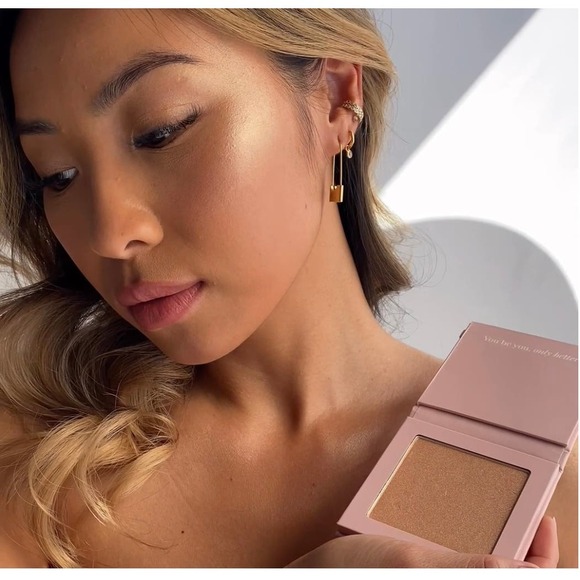 Motd "Something Magical" Highlighting Powder *New* - Picture 3 of 7